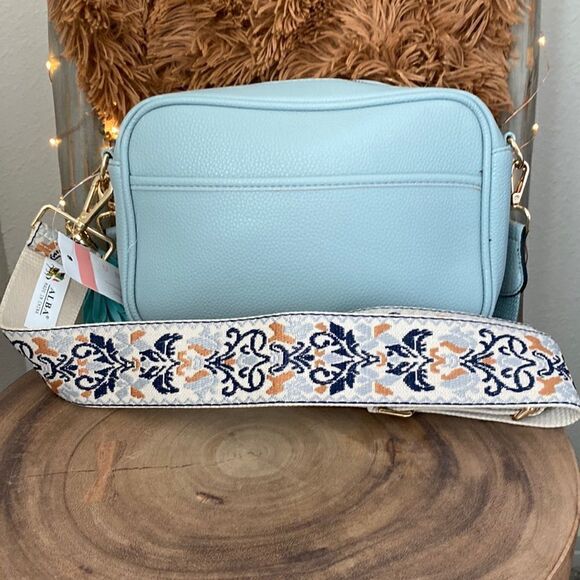 UNNI Tassel Camera Crossbody Bag NWT - Picture 6 of 9